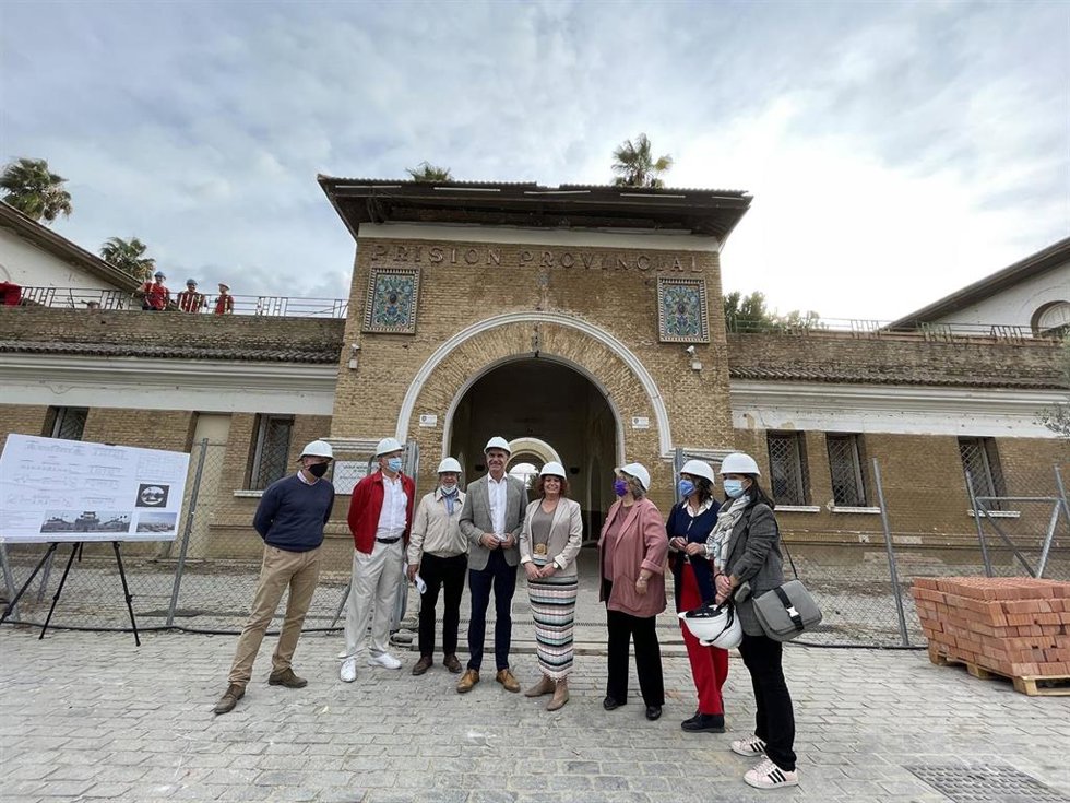 Empiezan las obras de rehabilitación del pabellón de ingresos de Ranilla, que se convertirá en centro de la memoria histórica tras unas inversión de 1,1 millones de euros.