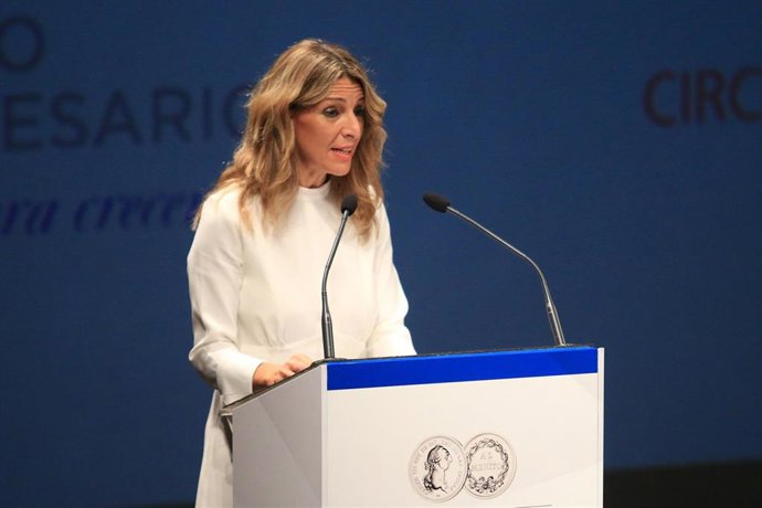 La vicepresidenta segunda del Gobierno y ministra de Trabajo y Economía Social, Yolanda Díaz,  interviene en la entrega el VI Premio Reino de España a la Trayectoria Empresarial a Francisco Martínez-Cosentino, en Almería.