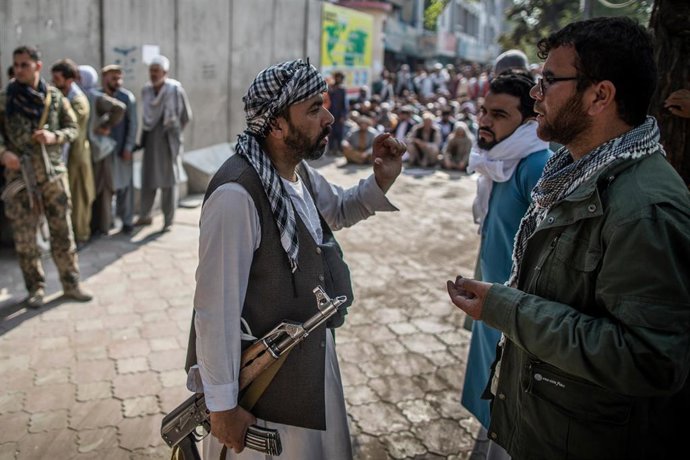 Archivo - Guardia de seguridad talibán 