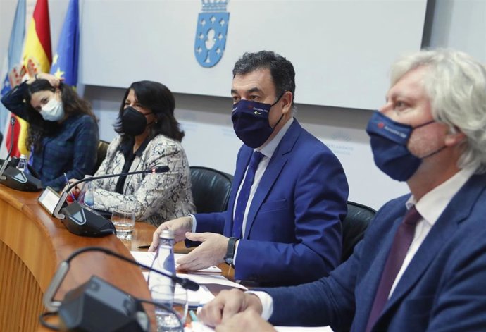 El conselleiro de Cultura, Educación e Universidade, Román Rodríguez, presenta los presupuestos de su departamento en la Cámara gallega.