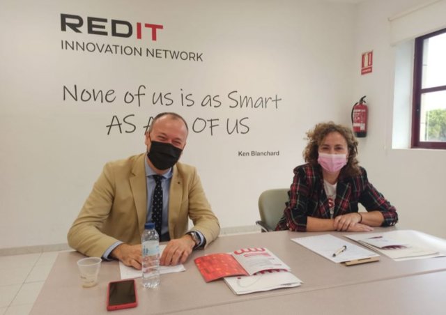 El presidente de REDIT, Fernando Saludes, y la directora general del IVACE, Julia Company.