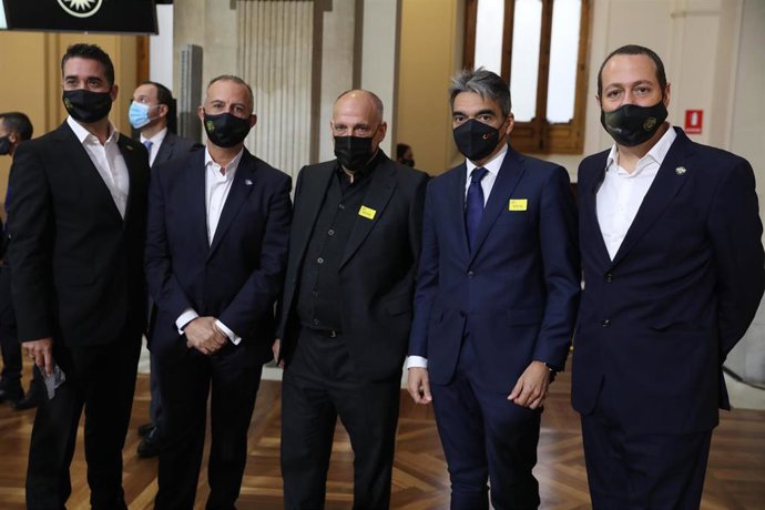 (I-D) El cofundador del Intercity, Javier Mira; el presidente de la CEV en Alicante, Perfecto Palacio; el presidente de LaLiga, Javier Tebas; el director general de Deportes del CSD, Albert Soler; y el presidente de Intercity, Salvador Martí