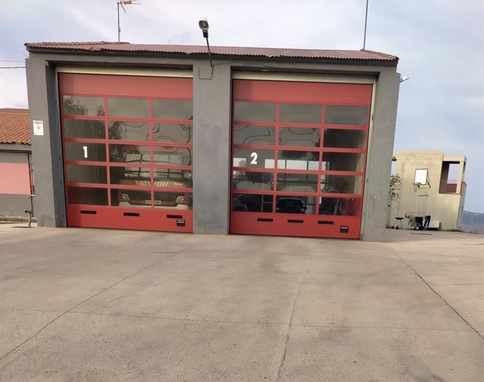 Parque de bomberos de Valencia de Alcántara que, según el PP, cerró sus puerta ayer