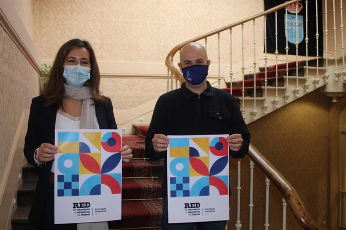 La concejala de Educación, Ana Peñalosa, y el concejal de Juventud, Ángel Galindo