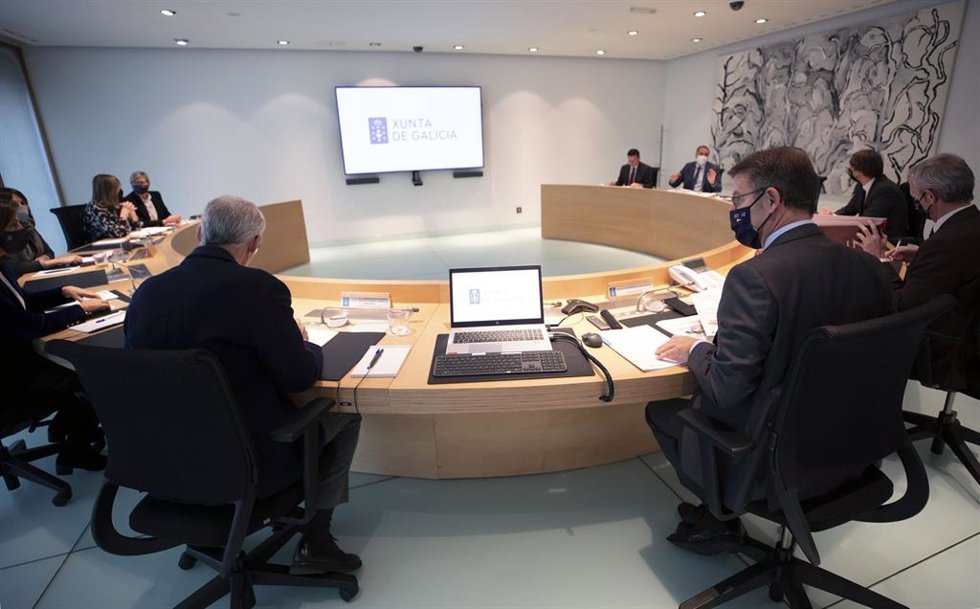 El presidente del Gobierno gallego, Alberto Núñez Feijóo, preside la reunión del Consello del 29 de octubre de 2021.