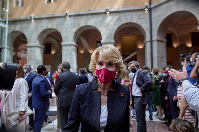 Archivo - La expresidenta la Comunidad de Madrid Esperanza Aguirre a su llegada al acto de toma de posesión de la presidenta de la Comunidad de Madrid, en la Real Casa de Correos de la Puerta del Sol, a 19 de junio de 2021