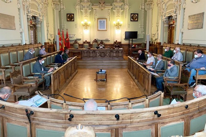 Celebración de Consejo de Administración de Aquavall en el Salón de Plenos del Ayuntamiento de Valladolid.