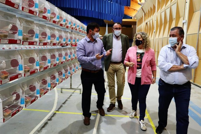 La Asociación Algüira en colaboración con el Ayuntamiento de Alcalá de Guadaíra ha retomado tras la pandemia su concurso anual con más de 2.400 pájaros expuestos.