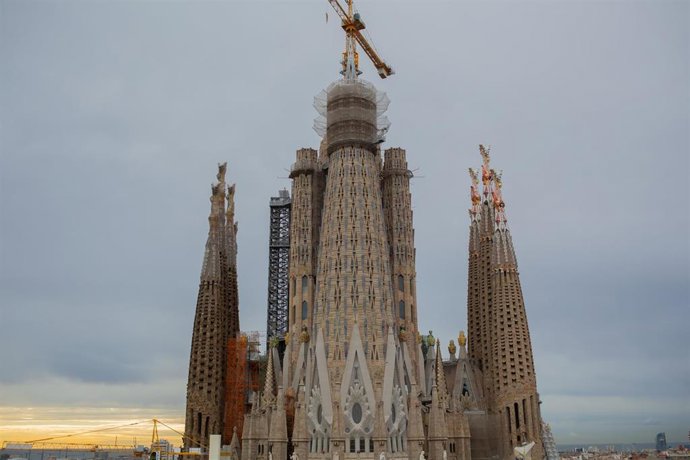 Archivo - Construcción de la torre de la Madre de Dios de la Sagrada Familia, a 21 de septiembre de 2021, en Barcelona, Cataluña, (España).