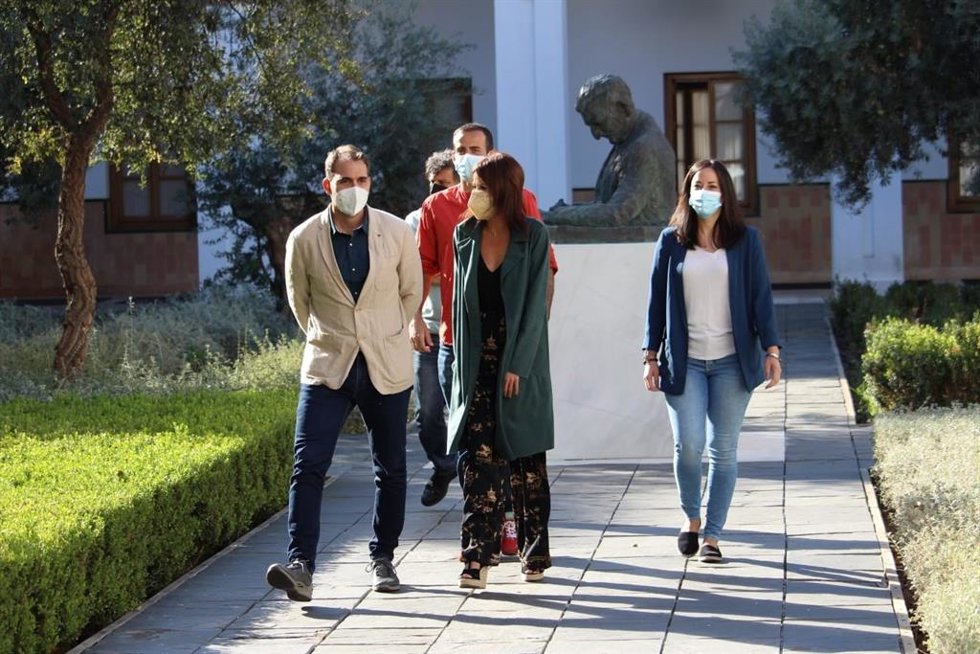 Los portavoces de Unidas Podemos por Andalucía, Toni Valero y Martina Velarde, en una foto de archivo en el Parlamento andaluz.