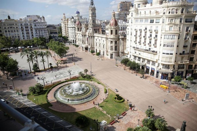 Archivo -  Plaza del Ayuntamiento de Valncia