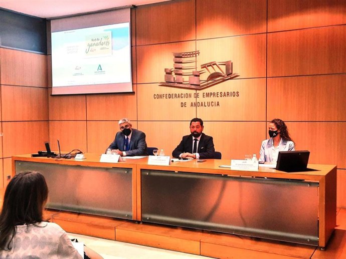 Networking de Red de Ganadores en la sede de CEA