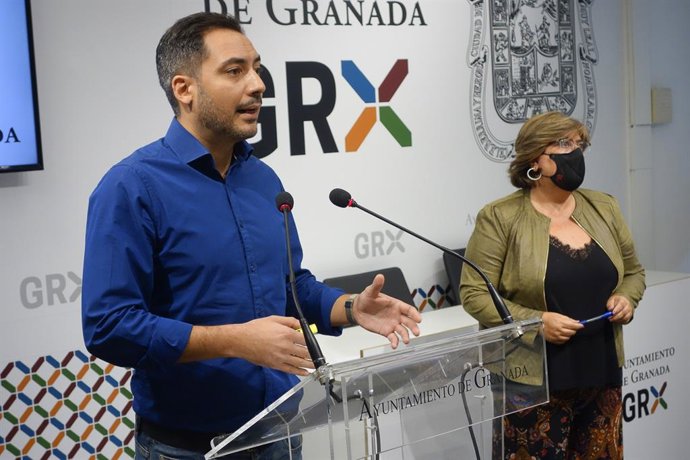 El concejal de Turismo de Granada, Eduardo Castillo, con la teniente de alcalde Ana Muñoz en imagen de archivo