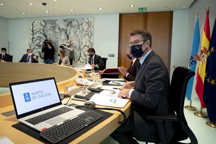 El presidente del Gobierno gallego, Alberto Núñez Feijóo, preside la reunión del Consello del 29 de octubre de 2021.