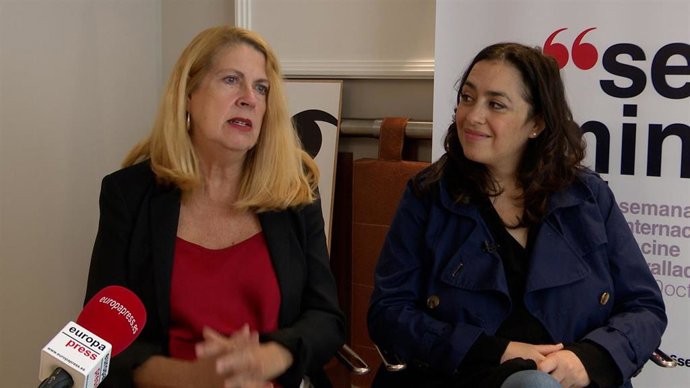 Amparo Climent (izquierda) y María Isasi (derecha) durante la entrevista de presentación de 'Las cartas perdidas', documental que se ha estrenado en la 66 Seminci.