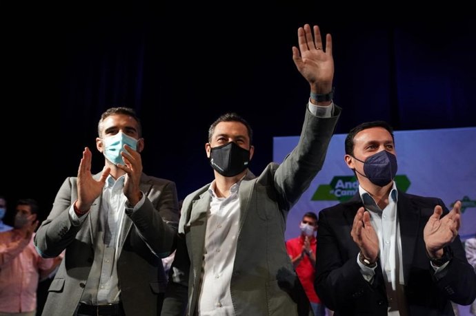 Ramón Fernández-Pacheco, Juanma Moreno y Javier Aureliano García.