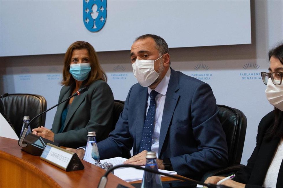 El conselleiro de Sanidade, Julio García Comesaña, comparece ante la Comisión 3 de Economía, Facenda e Orzamentos para explicar los presupuestos de su departamento para el próximo año.