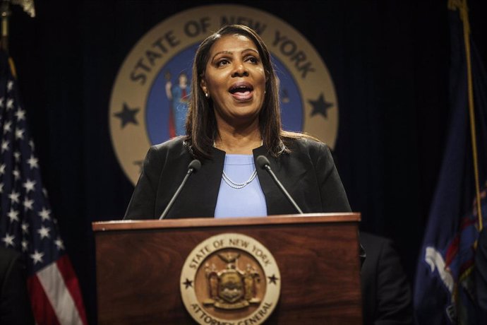 Archivo - 28 February 2021, US, New York: New York State Attorney General Letitia James speaks at a press conference in Manhattan. New York Gov. Andrew Cuomo has formally referred the sexual harassment allegations case against the governor to New York A