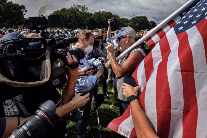Archivo - 18 September 2021, US, Washington: Protesters and counter protesters scuffle amid police presence after the "Justice for J6" rally near the Capitol Building. Photo: Carol Guzy/ZUMA Press Wire/dpa