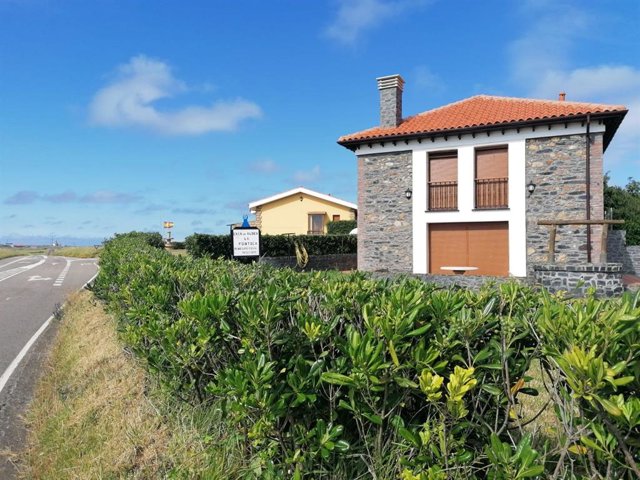 Archivo - Casa rural en la zona de Cabo Peñas