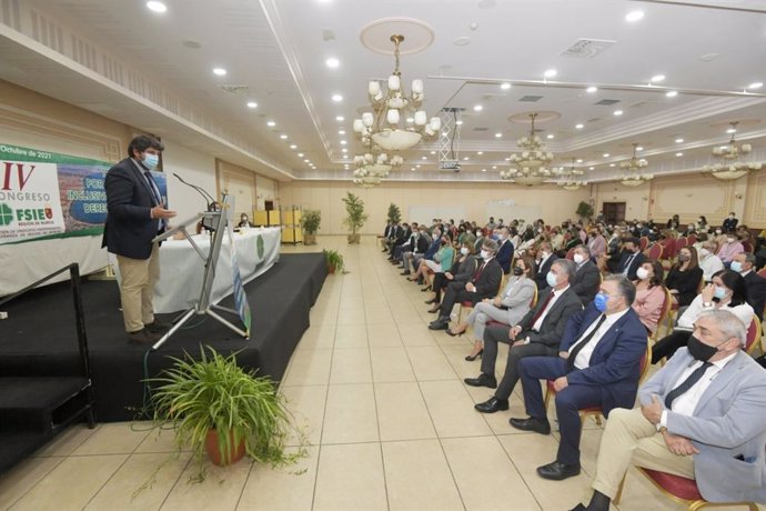 El presidente de la Comunidad, Fernando López Miras, en la clausura del Congreso Autonómico de la Federación de Sindicatos Independientes de la Enseñanza de la Región de Murcia (FSIE)