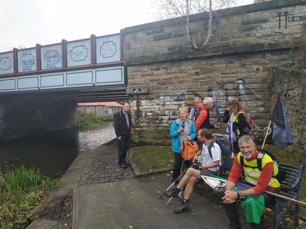 Caminantes de varios países europeos llegan con la 'Marcha a Glasgow' a la ciudad escocesa donde se reune la COP26 para exigir a los países mayor ambición climática.