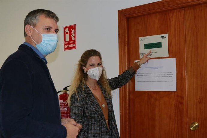 La delegada del Gobierno andaluz en Cádiz, Ana Mestre, ha visitado las nuevas instalaciones de la Oficina Local Agraria (OLA) de Jimena de la Frontera