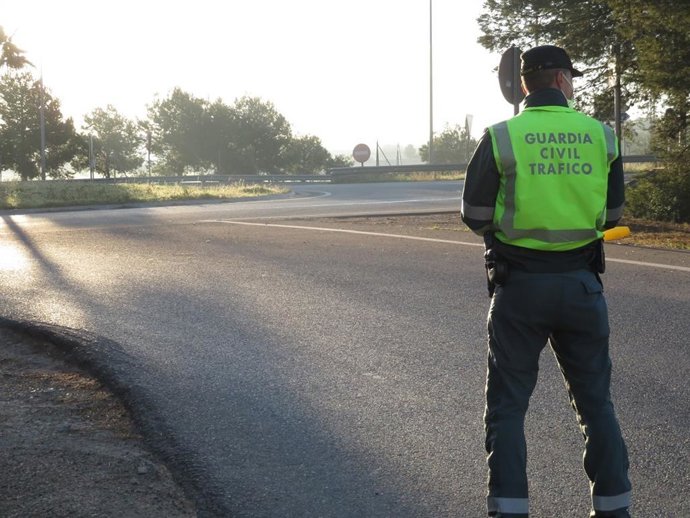 Un agente de la Guardia Civil de Tráfico.
