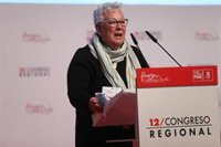 El fallecido Fernández Vaquero coge protagonismo en el Congreso del PSOE en boca de su viuda: "Fue feliz en la política"