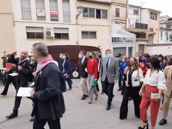 El 'president' de la Generalitat, Ximo Puig, visita la Fira de Tots Sant de Cocentaina (Valencia)