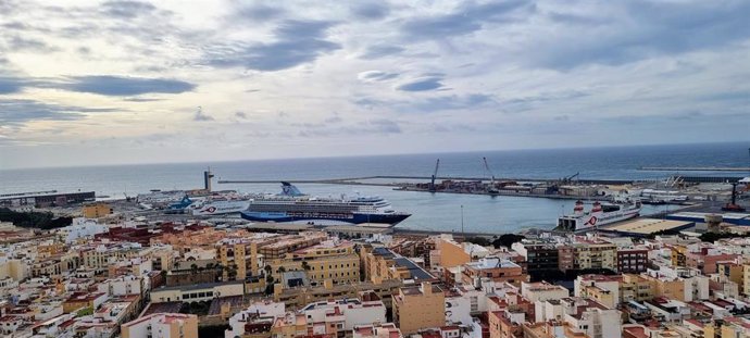 El crucero Marella Explorer hace escala en el Puerto de Almería con más de 600 turistas