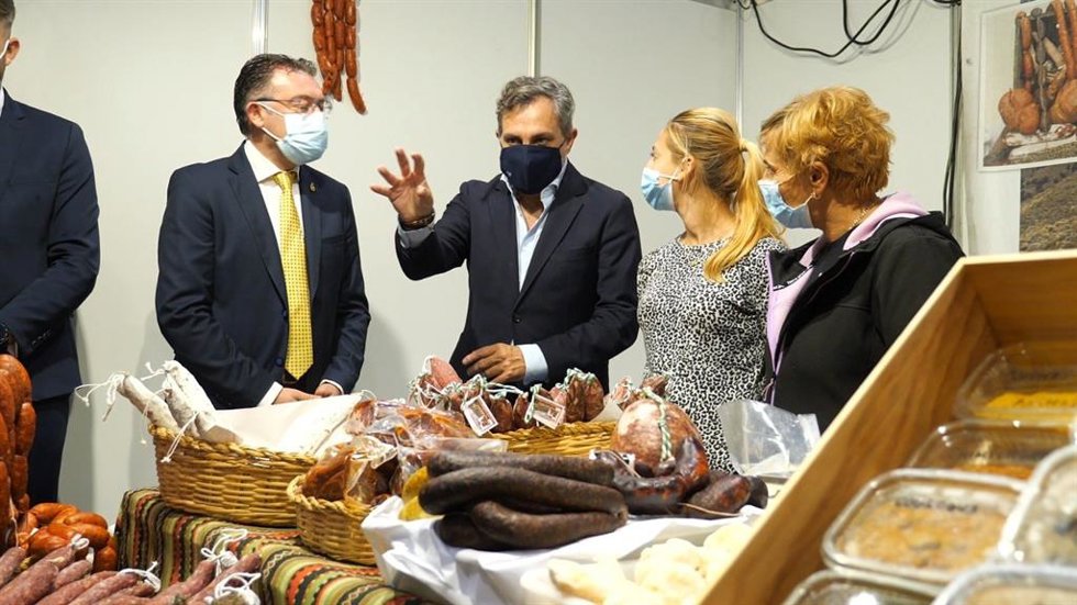 Expo Berja inicia su XXI edición como "el referente comercial" de la Alpujarra