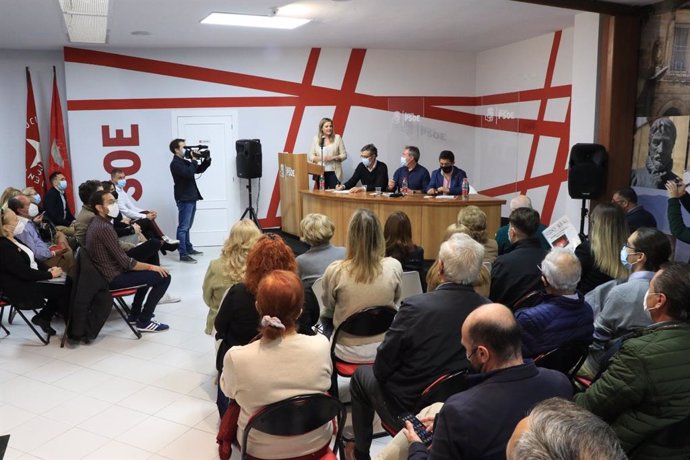 Acto de este sábado de la nueva sede del PSOE en Baeza (Jaén).