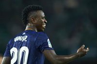 Vinicius se reivindica ante un combativo Elche