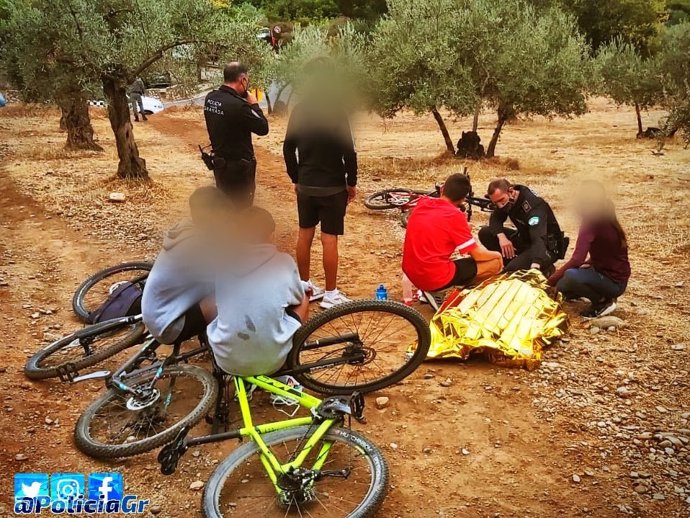 Un ciclista menor de edad trasladado al hospital tras sufrir una caída con heridas en el rostro en Granada