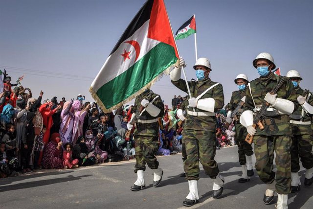Archivo - Milicianos del Frente Polisario en los campamentos de refugiados de Tinduf, en Argelia