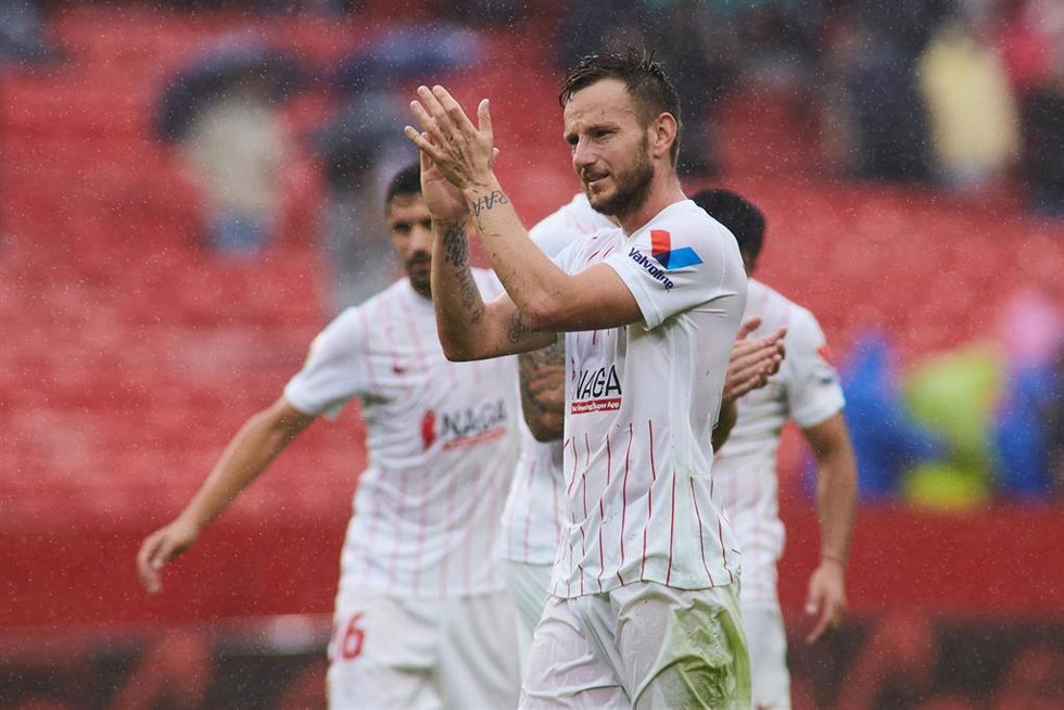 Ivan Rakitic celebra el triunfo del Sevilla frente a Osasuna