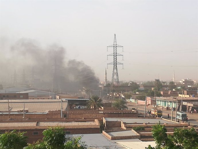 (211025) -- KHARTOUM, Oct. 25, 2021 (Xinhua) -- Smoke rises from a site in Khartoum, Sudan, Oct. 25, 2021. Sudanese Prime Minister Abdalla Hamdok, members of the Transitional Sovereignty Council's civilian component and several ministers have been arres