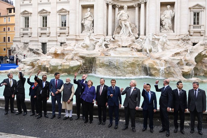 Los líderes del G20 ante la Fontana de Trevi
