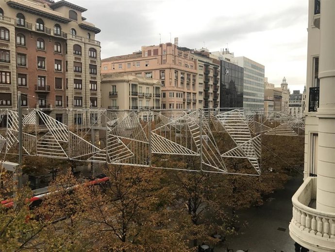 Instalación de las luces de Navidad del paseo Independencia de Zaragoza