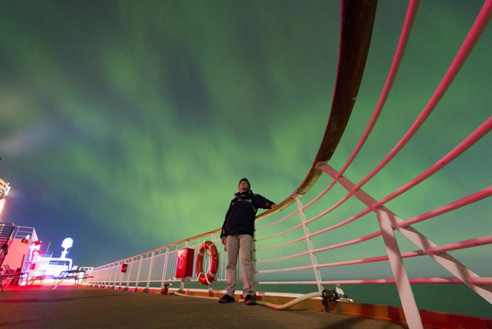 La naviera noruega Hurtigruten permite descubrir las auroras boreales