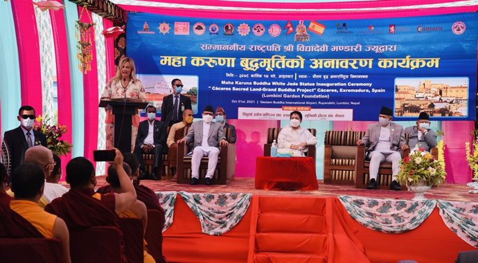 La presidenta de la Asamblea participa en la ceremonia de inauguración de la estatua de jade blanco de Mah Karun Buddha ofrecida a Nepal por la Fundación Lumbini Garden