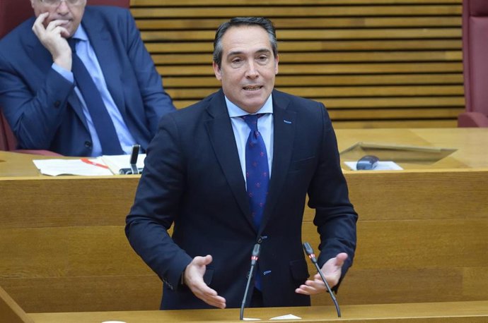 El portavoz de Hacienda del Grupo Popular en Les Corts, Rubén Ibáñez,