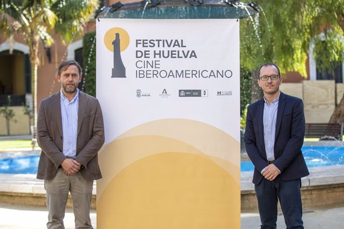 Imagen del acuerdo de colaboración entre Cines Aqualon y el Festival de Huelva.