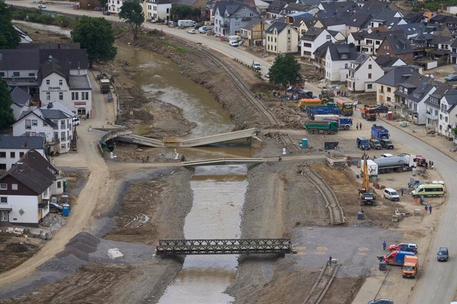 Archivo - 09 August 2021, Rhineland-Palatinate, Dernau: A general view of a destroyed bridge in the aftermath of the July 2020 deadly floods that engulfed parts of Germany. Photo: Thomas Frey/dpa