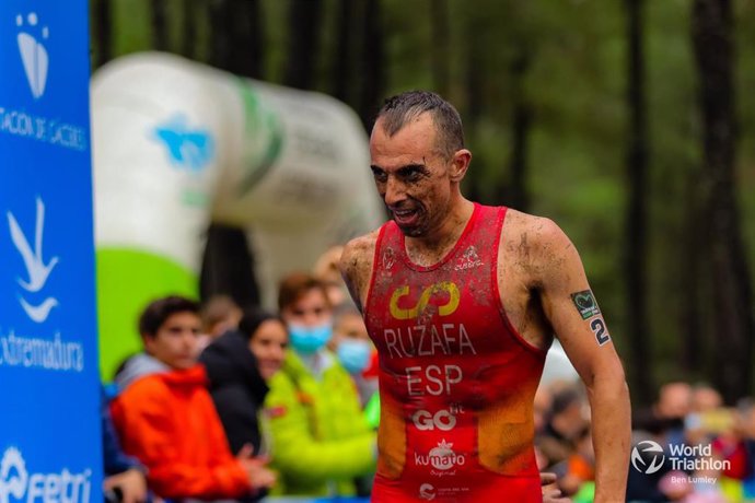 El español Rubén Ruzafa se cuelga el bronce en el Mundial de triatlón cross