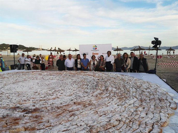 La consellera de Agricultura, Pesca y Alimentación asiste a la presentación de la ensaimada solidaria de la ONCE.