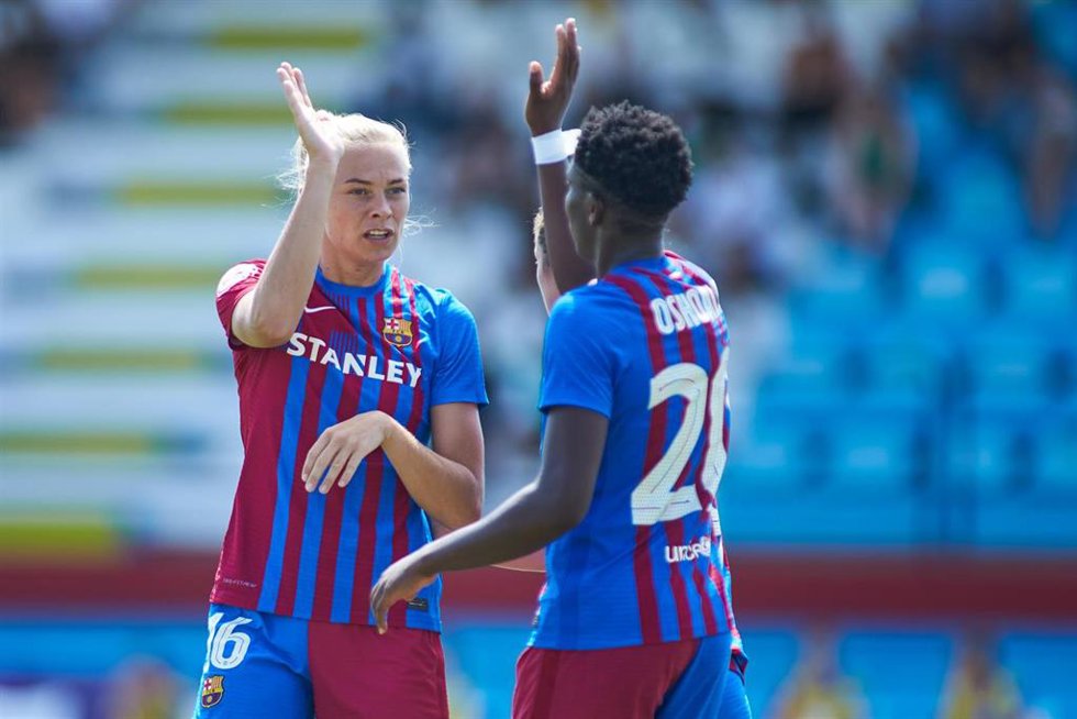 Archivo - Oshoala celebra un gol con el FC Barcelona en la Primera Iberdrola 2021-2022