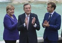 Los líderes del G20 despiden a Merkel con una ovación y un ramo de flores