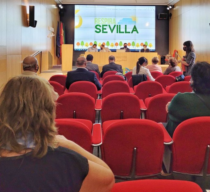 Imagen de la sesión extraordinaria del nuevo Plan Respira Sevilla para el Casco Antiguo.
